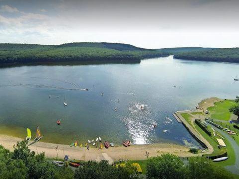 Apartmán La Roche Du Roy Rocroi Exteriér fotografie