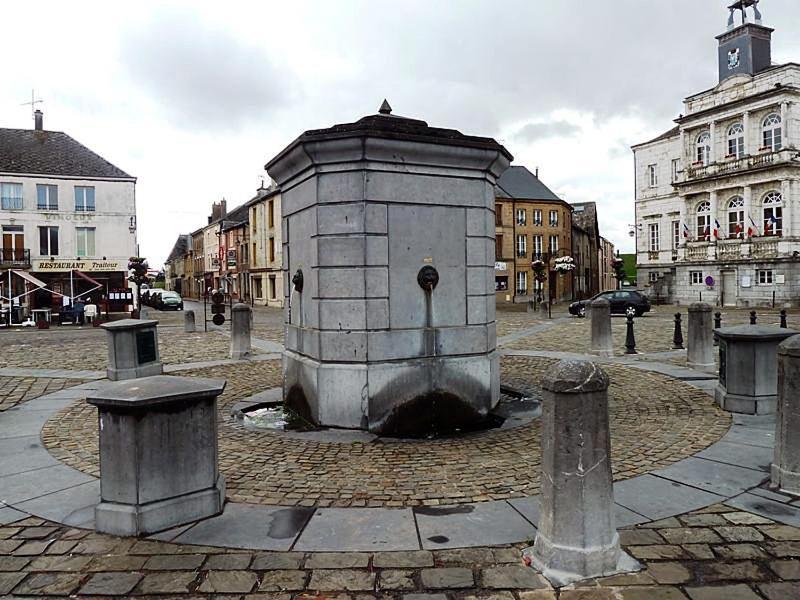 Apartmán La Roche Du Roy Rocroi Exteriér fotografie