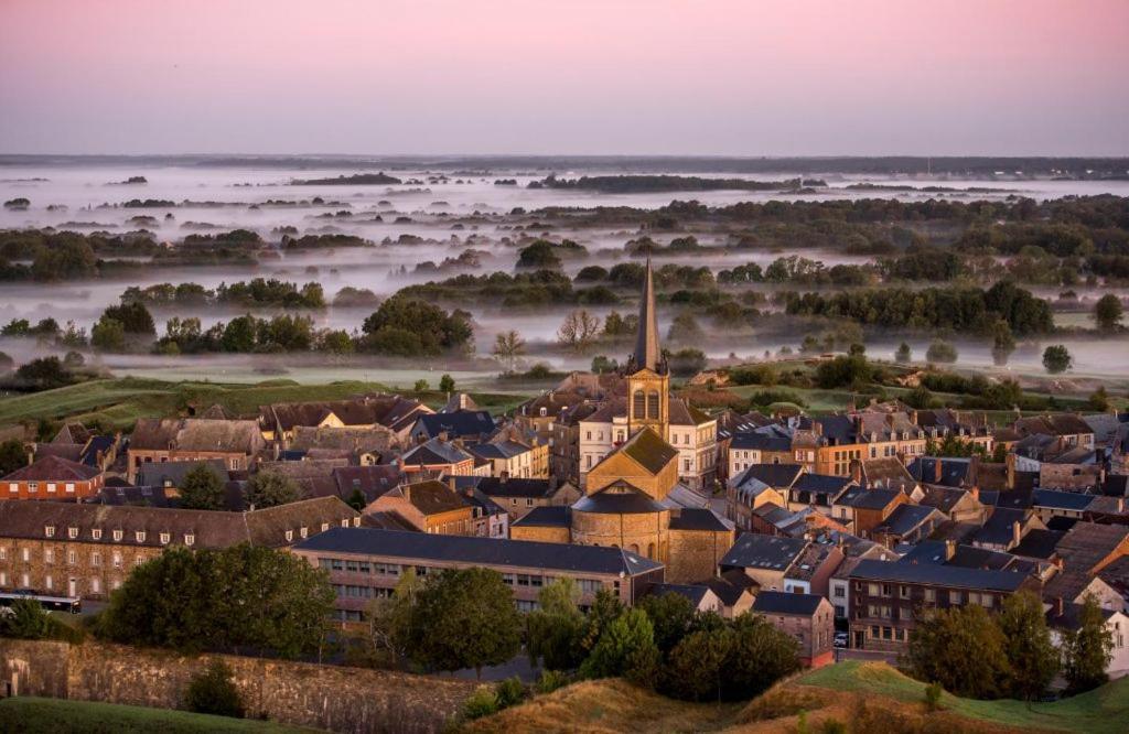 Apartmán La Roche Du Roy Rocroi Exteriér fotografie