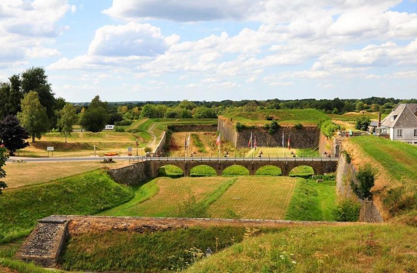 Apartmán La Roche Du Roy Rocroi Exteriér fotografie