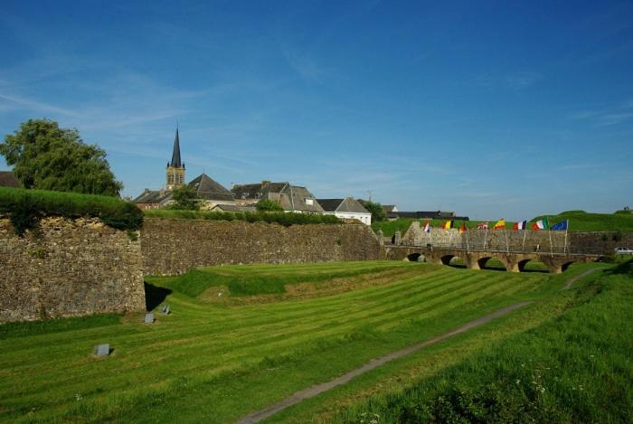 Apartmán La Roche Du Roy Rocroi Exteriér fotografie