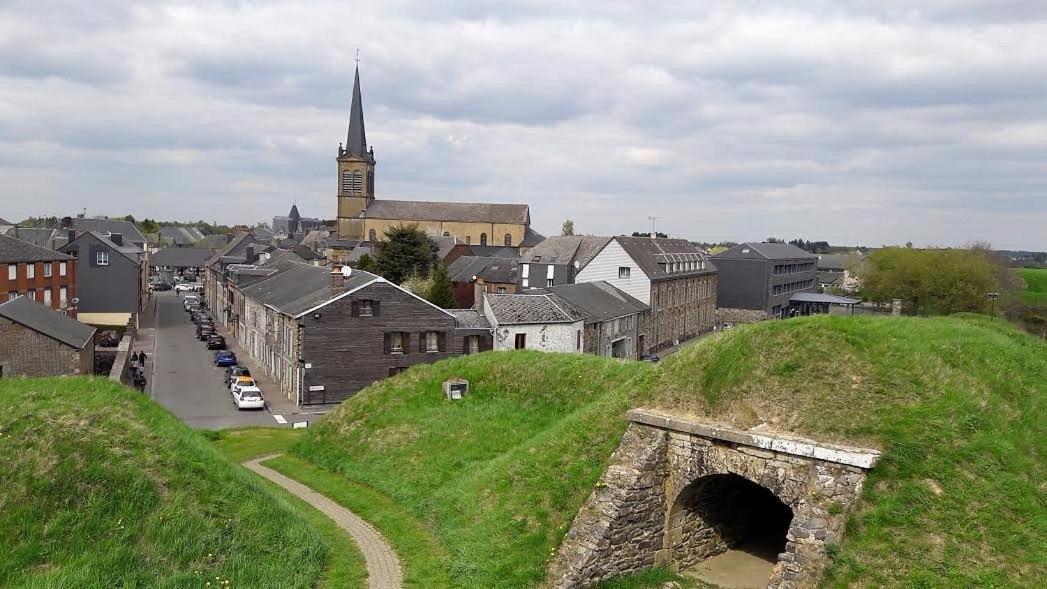 Apartmán La Roche Du Roy Rocroi Exteriér fotografie