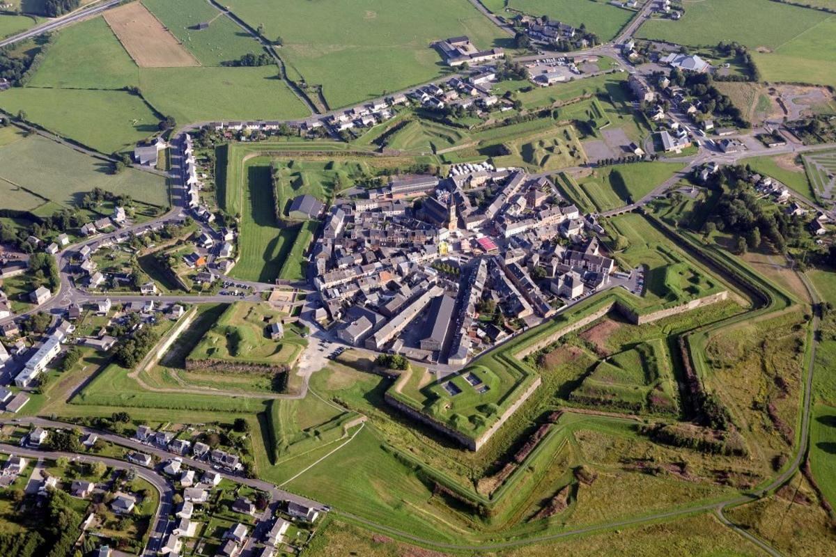 Apartmán La Roche Du Roy Rocroi Exteriér fotografie